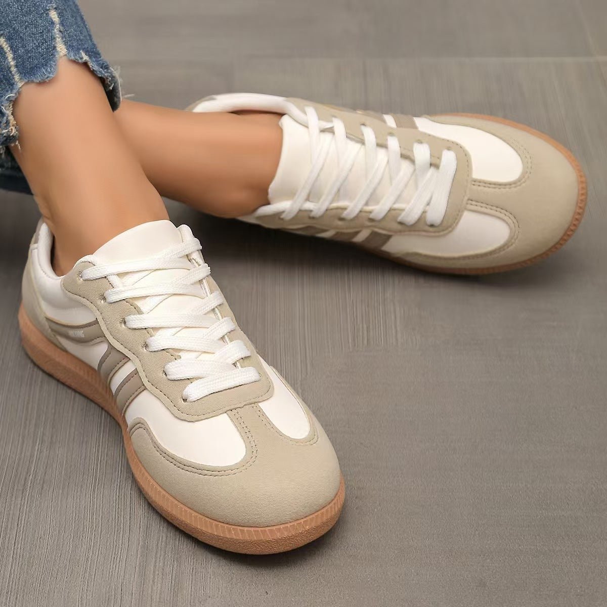 Ada | Wide-Fit Suede Lace-Up Women Orthopedic Sneaker