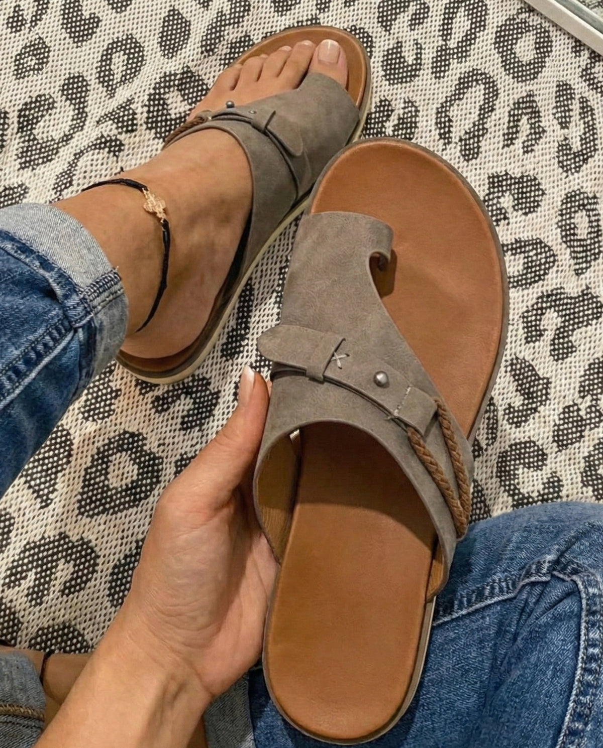 Willow | Toe-Loop Minimalist Flat Women Summer Sandals
